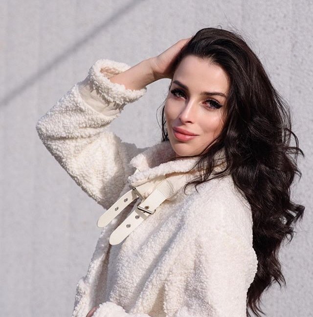 Ксюша Шаповал ночует не на поляне, а у Влада Кадони