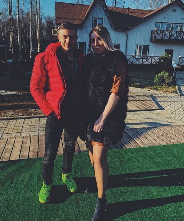 Сестра Черно пока не перебирается на поляну