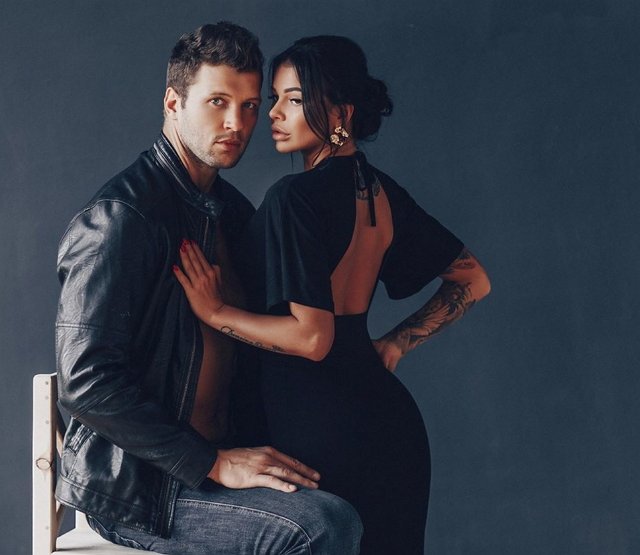 Витя Шароваров представил Сашу Шеву своему отцу