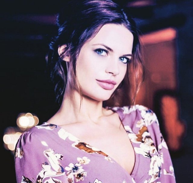 Новая участница проекта Селена Майер