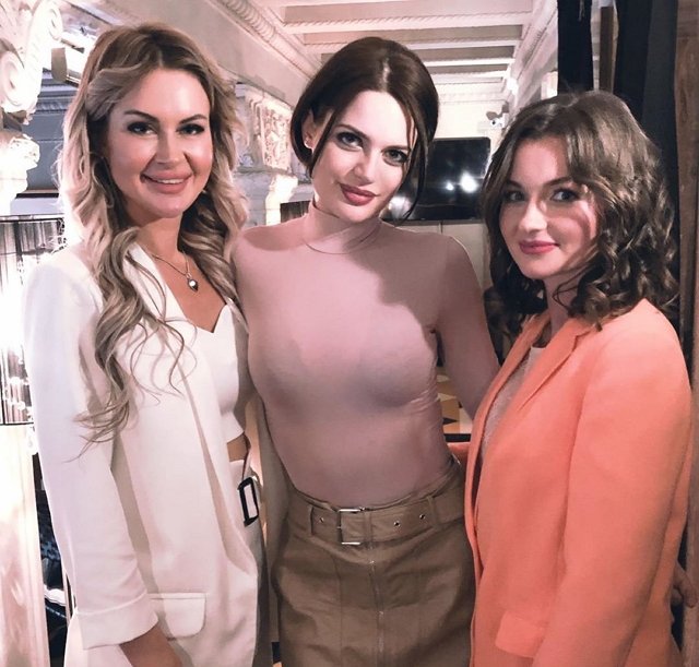 Новая участница проекта Селена Майер