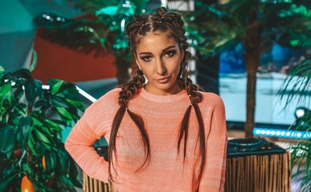 Яну Захарову на лобном соблазняли откровенным танцем