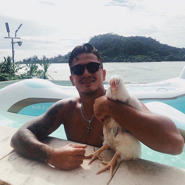 Юлия Щеглова на Сейшелах завела свинку Настю