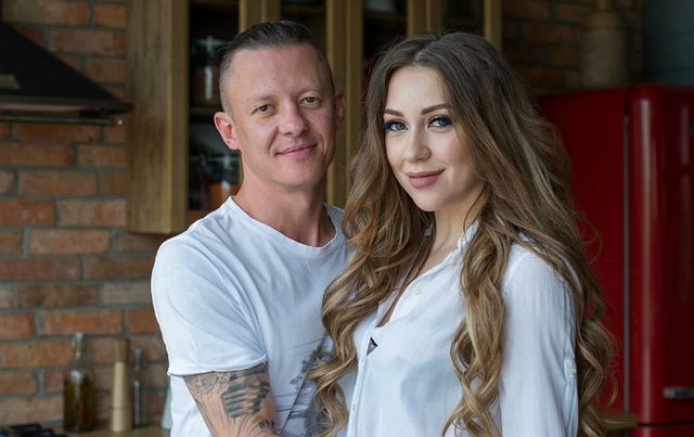 Роман Макеев исправил татуировку с именем Алены Савкиной