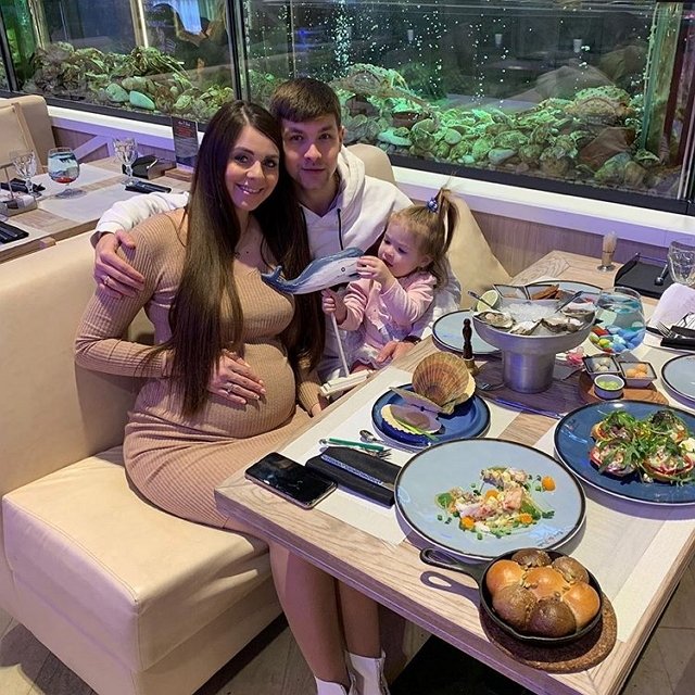 Оля и Дима Дмитренко сняли квартиру за периметром и готовятся к переезду Оля и Дима Дмитренко сняли квартиру за периметром и готовятся к переезду