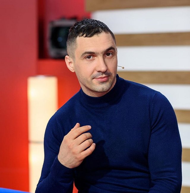 Денис Мокроусов откладывает знакомство Алены со своими родителями