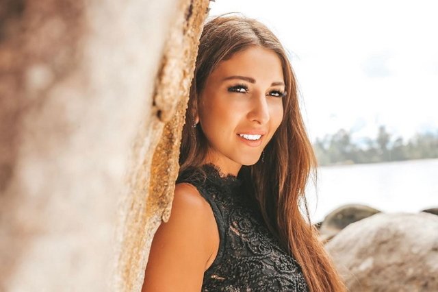 У Яны Захаровой есть ухажер за периметром