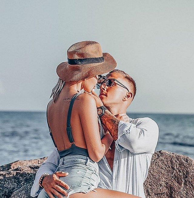 Кобелева и Стрелков приняли участие в эротической фотосессии