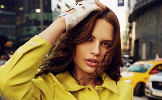 Селена поспешила объясниться за откровенные танцы в ночном клубе