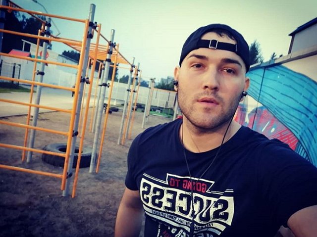 Изотов рассказал, почему в его паспорте нет штампа о разводе