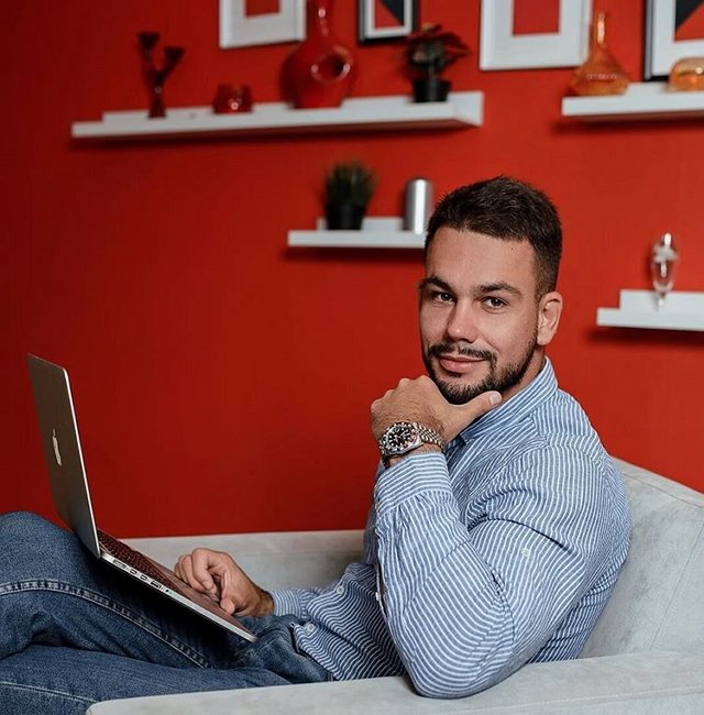 Семеренко считает, что Захарьяш недостаточно тратится на нее