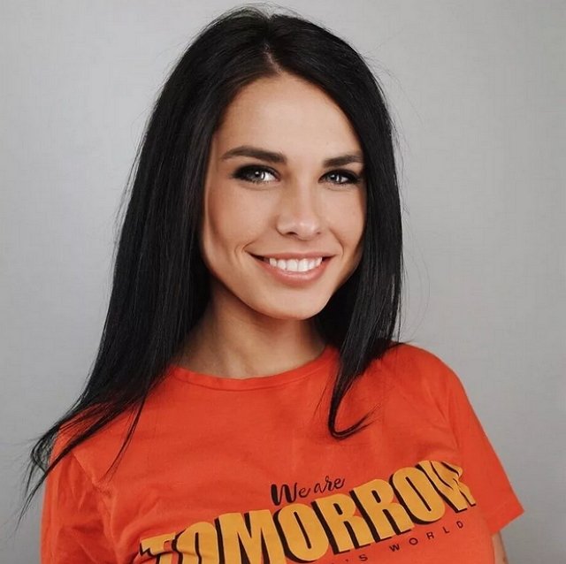 Фанаты Пинчук вломились к ней в дом и застали ее за интимом