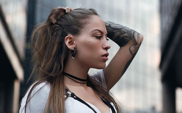 Алья Адхам призналась в том, что сбежала от экс-супруга