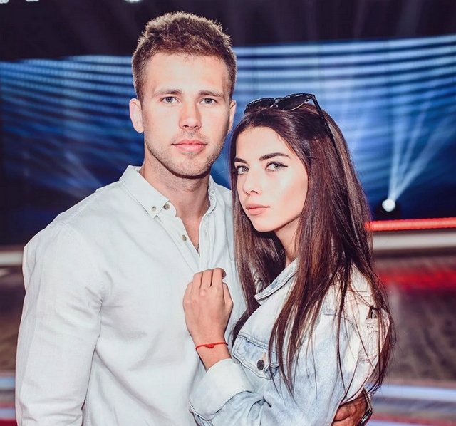 Пингвинова показала последствия потасовок с Чайковым на своем теле Пингвинова показала последствия потасовок с Чайковым на своем теле