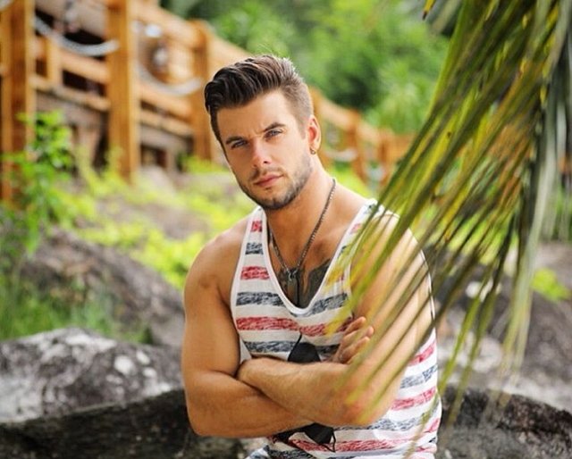 Ромашов откровенно флиртует с Надей Ермаковой