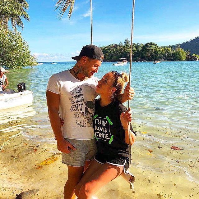 Ромашов откровенно флиртует с Надей Ермаковой