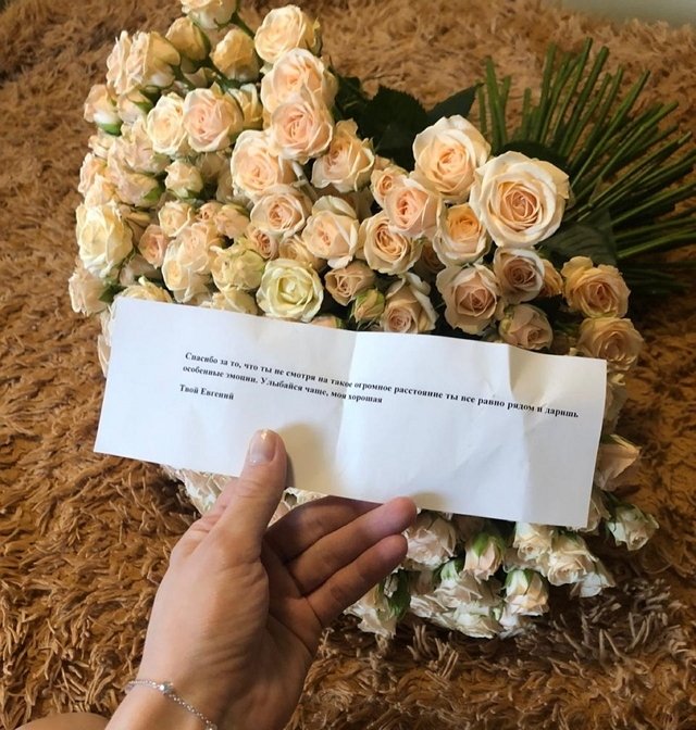 Ромашов флиртует с бывшей супругой Меньщикова