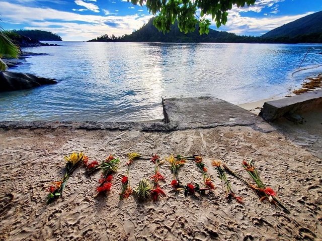 Ромашов флиртует с бывшей супругой Меньщикова