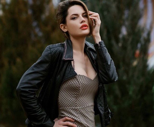 Селена Майер до проекта встречалась с кавказцем и носила хиджаб