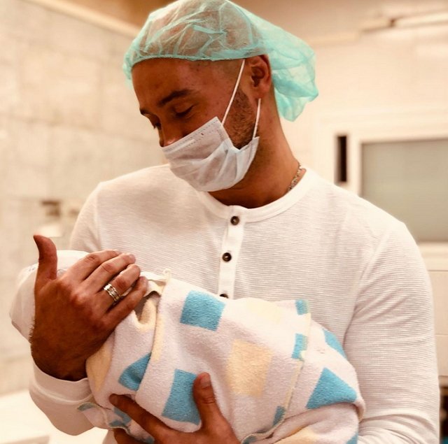 Черкасов впервые показал своего новорожденного сына