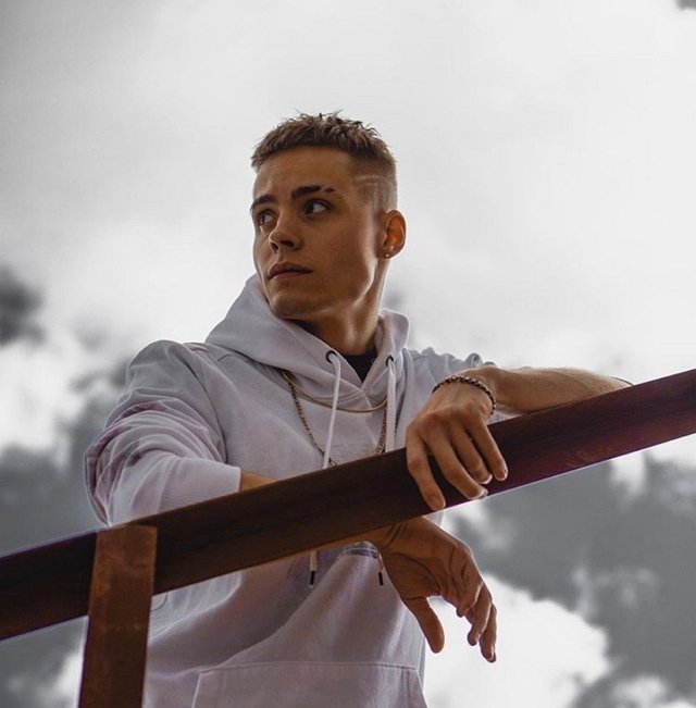 Максим Колесников: Вика пытается меня задеть