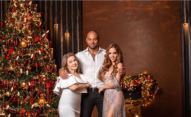 Юлия Ефременкова объяснила, почему воспитывалась бабушкой, а не мамой