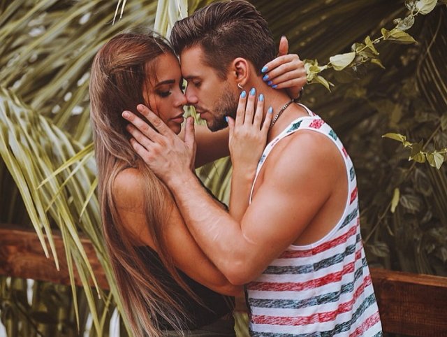 Ромашов публично приставал к Захаровой