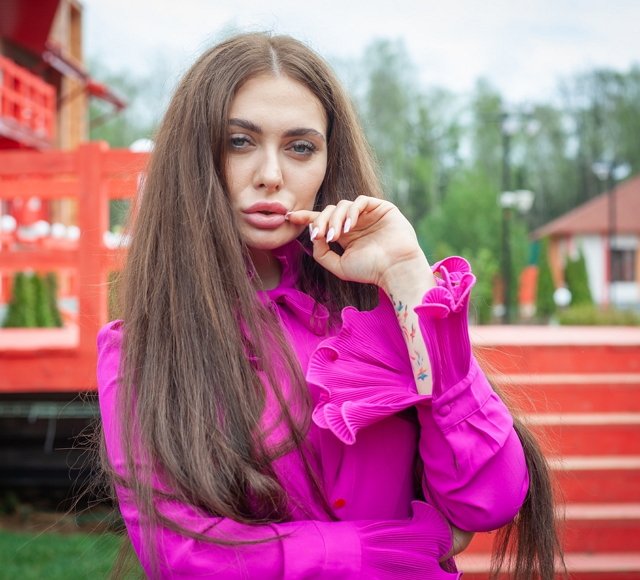 Юлия Жукова: Он мне ничего не подарил