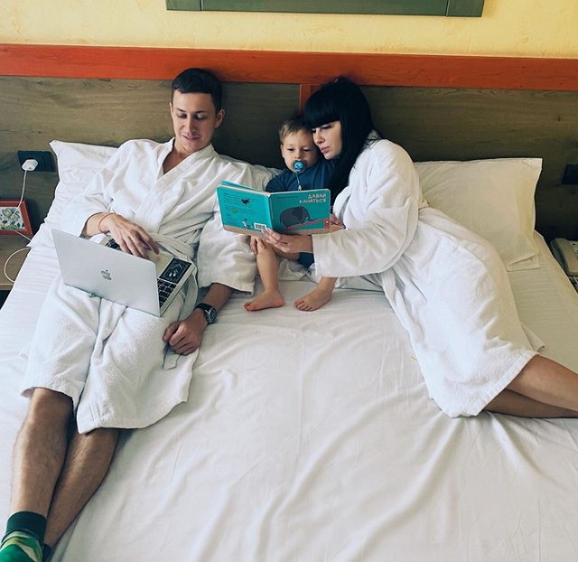 Нелли Ермолаева провела режим самоизоляции с экс-супругом