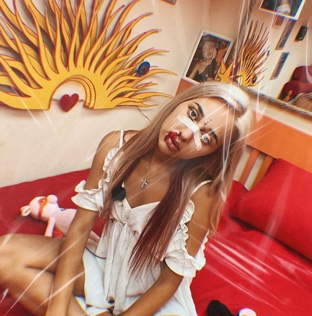 Анастасия Стецевят: Он сделал коллаж и сфоткался