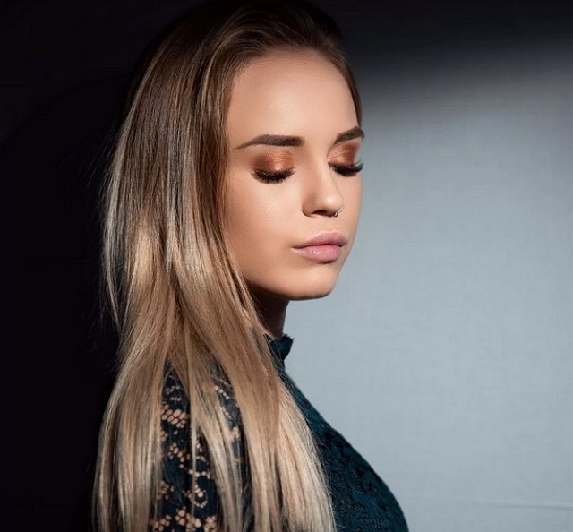 Милена Безбородова на Лобном в слезах признавалась в любви к Безусу