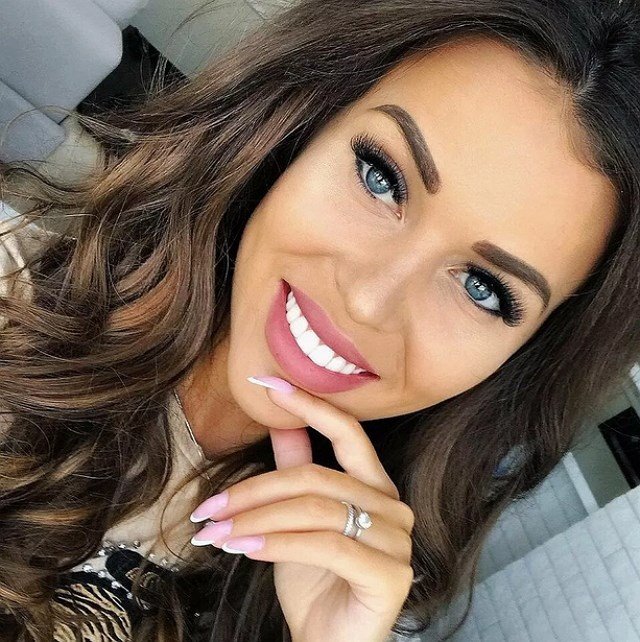 Таня Строкова затроллила Сахнова