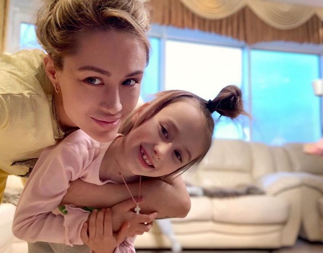 Алёна Ашмарина решила запеть