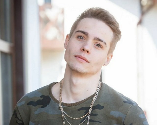 Макс Колесников поведал трогательную историю о знакомстве со своей сестрой