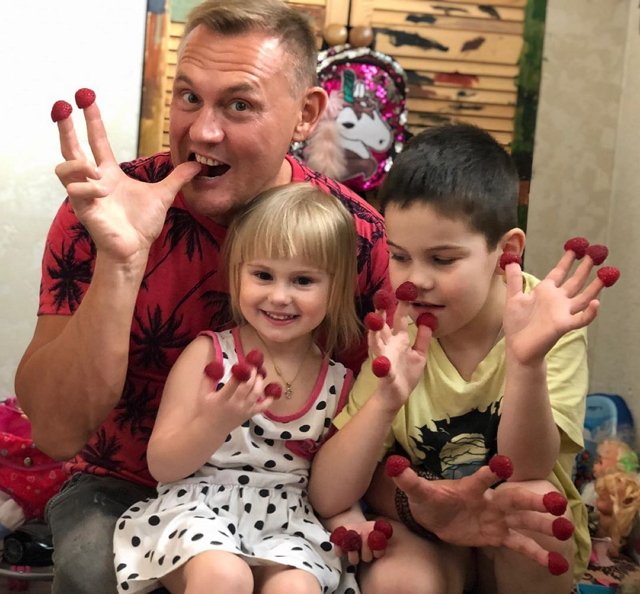 Фотоподборка детей участников (27.05.2020)