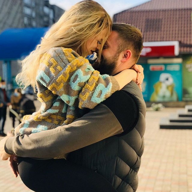 Витя Литвинов познакомил свою новую пассию с родителями