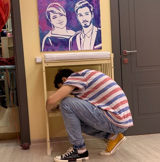 Саша и Йося Оганесян готовят свою комнату к появлению малыша