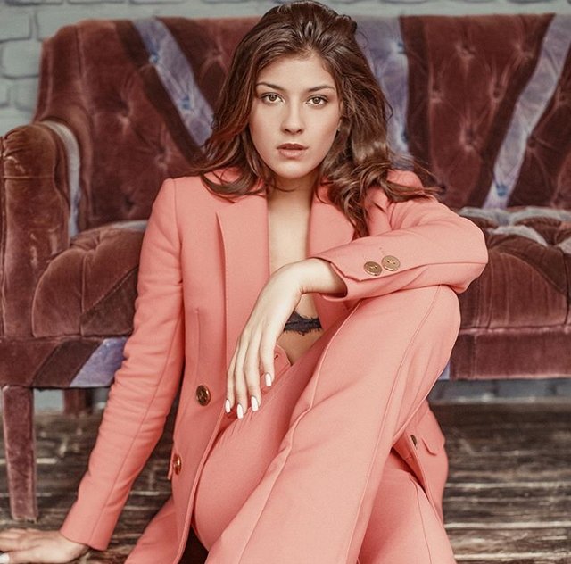 Новая участница проекта Адель Арнес