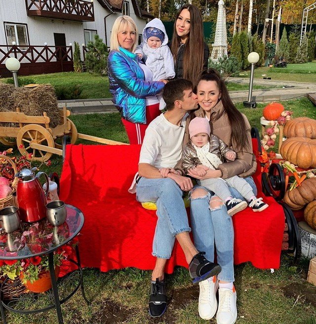 Оля Рапунцель призналась, почему не хочет пользоваться помощью матери