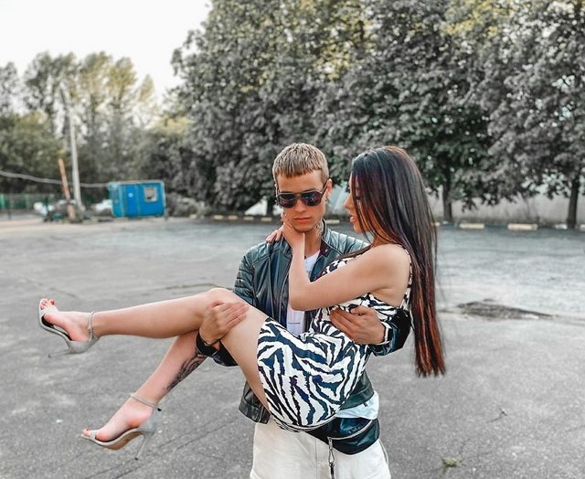 Колесников и Савкина устроили драку на тете