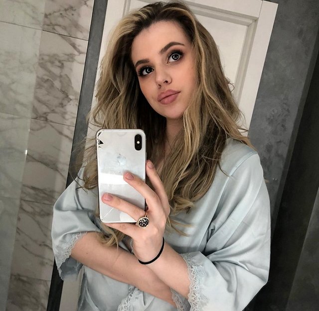 Саша Артемова страдает от сильного отравления