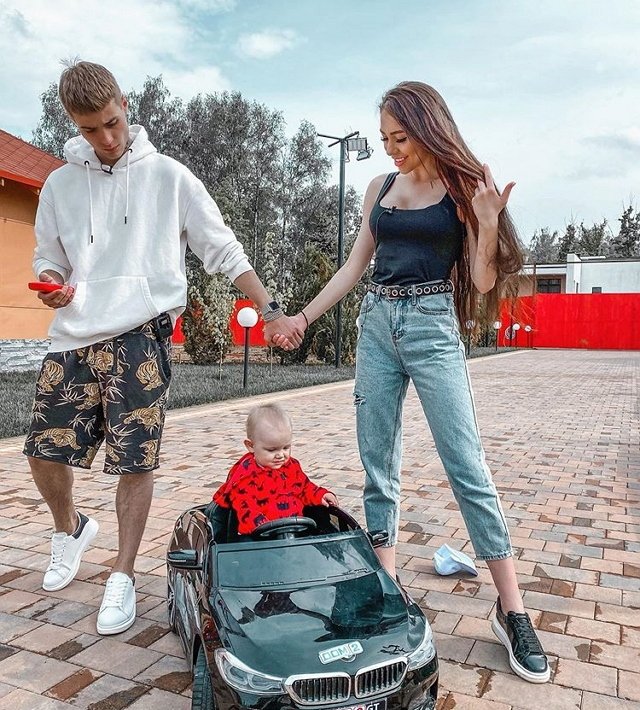 Колесников подогрел слухи о беременности Савкиной