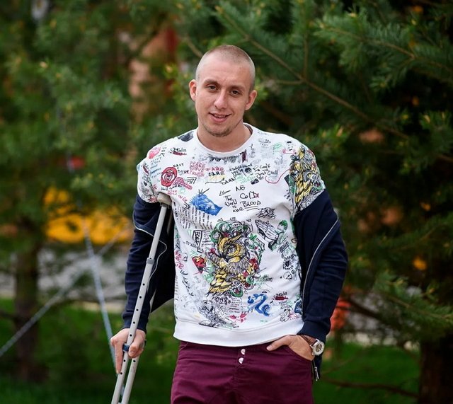 Слава Иванченко просит участников больше не бить его по голове