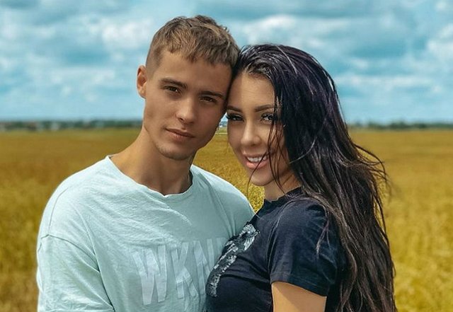 Макс Колесников и Алена Савкина показали, как вместе отдыхают во Владивостоке