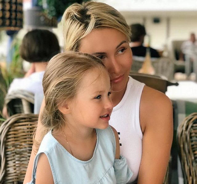 Элина Карякина: Дочь даже не вспоминает его