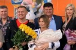 Из блога Редакции: Меньщиков встретил жену и дочь у роддома
