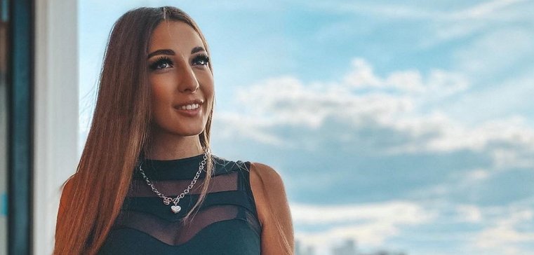 Редакция: Яна Захарова планирует сделать ринопластику