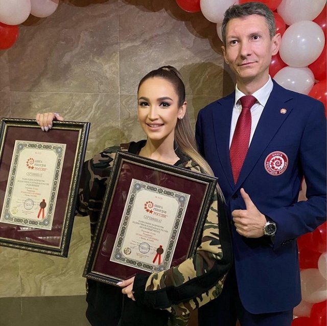 Ольга Бузова: Я получила аж два сертификата! Ольга Бузова: Я получила аж два сертификата!