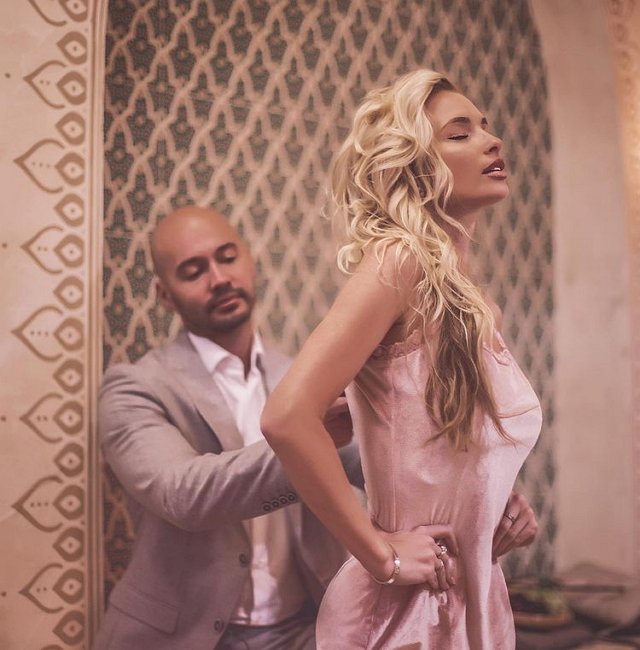 Кристина Черкасова: Не стоит отказываться от подарков!