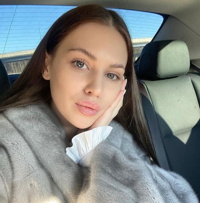 Александра Артёмова: А вдруг лицом не вышел? Александра Артёмова: А вдруг лицом не вышел?
